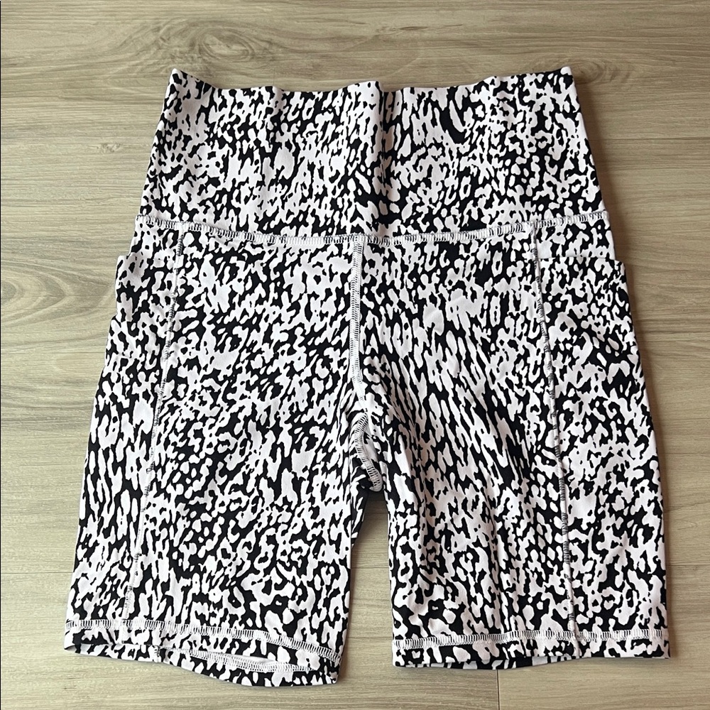 Athleta Patterned SALUTATION STASH Women's Bike Shorts - 7”